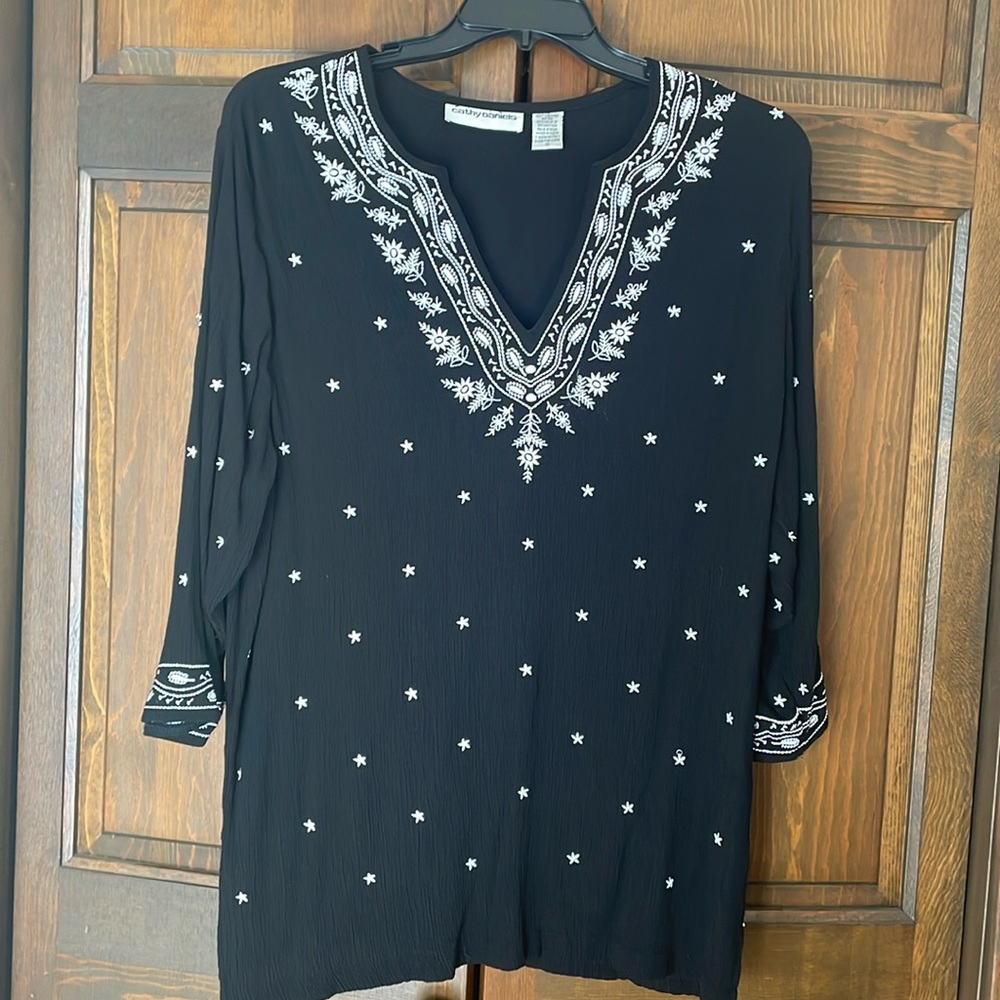 Cathy Daniels. Plus Size 1X. Black Top with White Embroidery Design